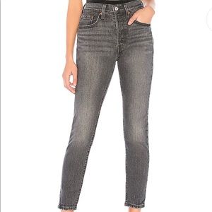 Levi’s 501 Skinny in Coal Black